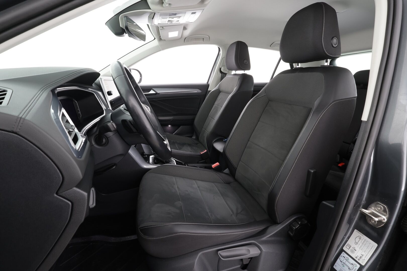 Volkswagen T-Roc 2023 Style Business 1,5 TSI EVO 110 kW DSG * ACC / P.tutkat / Webasto / IQ.Light / Digimittaristo / Facelift * - Suomi-auto / Kahdet renkaat aluvanteilla / Merkkihuollettu