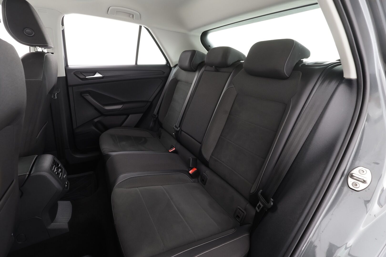 Volkswagen T-Roc 2023 Style Business 1,5 TSI EVO 110 kW DSG * ACC / P.tutkat / Webasto / IQ.Light / Digimittaristo / Facelift * - Suomi-auto / Kahdet renkaat aluvanteilla / Merkkihuollettu - HULLUT VÄLIPÄIVÄT KORKOTARJOUS 2,49%