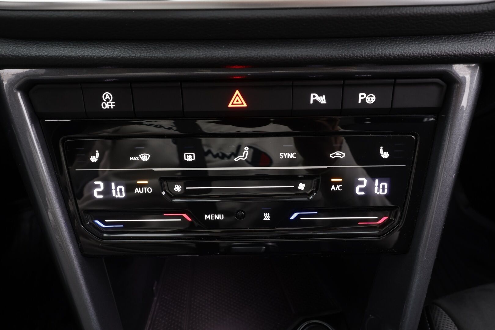 Volkswagen T-Roc 2023 Style Business 1,5 TSI EVO 110 kW DSG * ACC / P.tutkat / Webasto / IQ.Light / Digimittaristo / Facelift * - Suomi-auto / Kahdet renkaat aluvanteilla / Merkkihuollettu