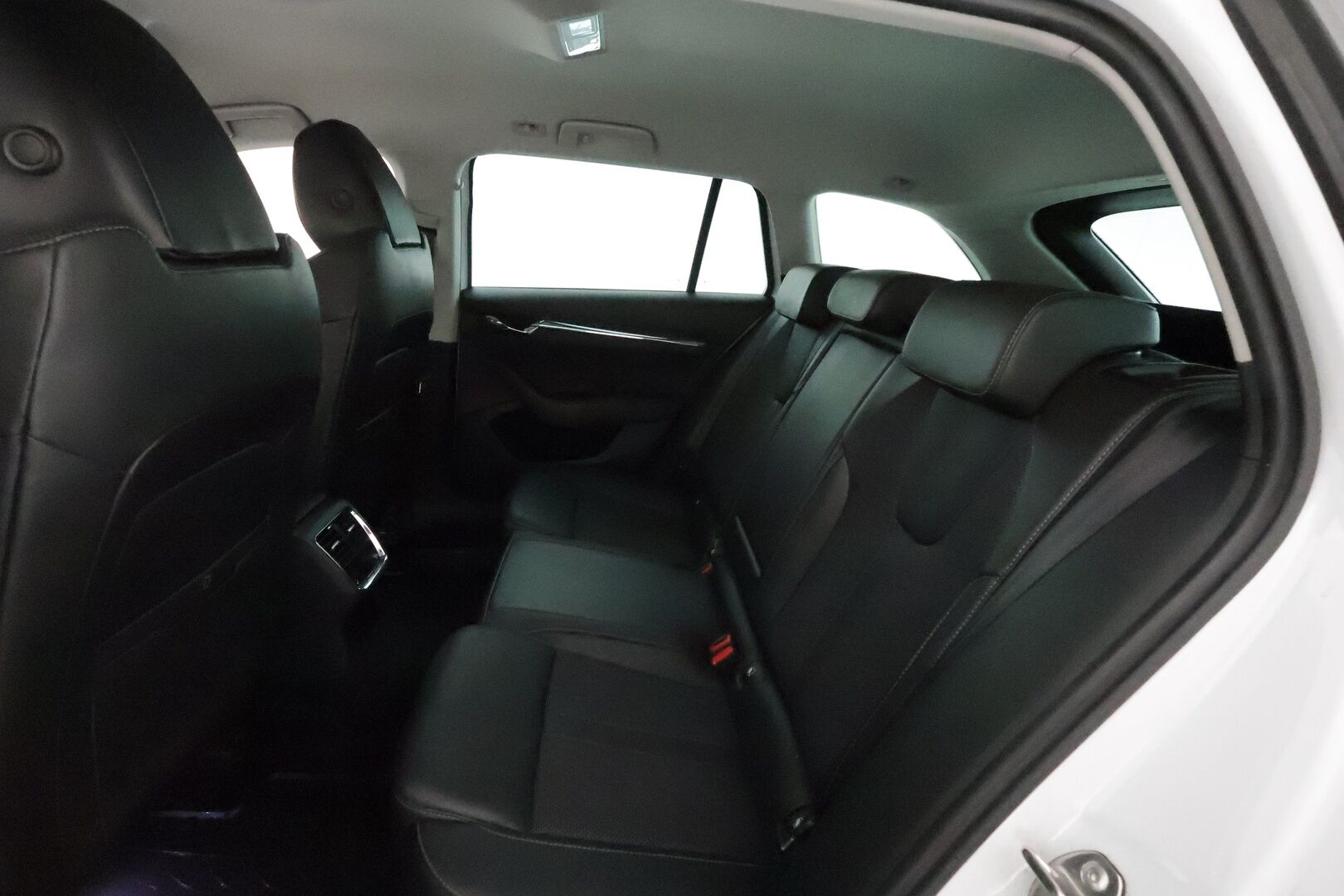 Skoda Octavia 2021 Combi 1,4 TSI PHEV Style iV DSG **HUD / Adapt.Vakkari / Matrix-LED / P.kamera / Muistipenkit / Navi / Keyless**. - 2x Latauskaapelit / Kahdet Renkaat