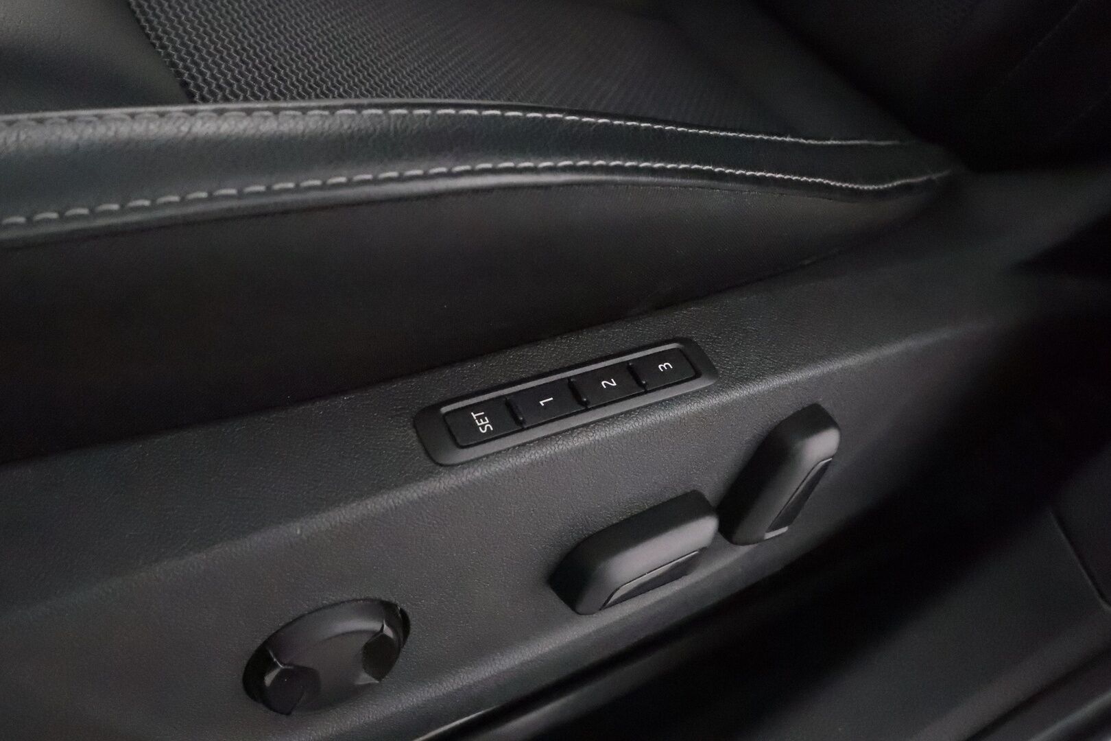 Skoda Octavia 2021 Combi 1,4 TSI PHEV Style iV DSG **HUD / Adapt.Vakkari / Matrix-LED / P.kamera / Muistipenkit / Navi / Keyless**. - 2x Latauskaapelit / Kahdet Renkaat