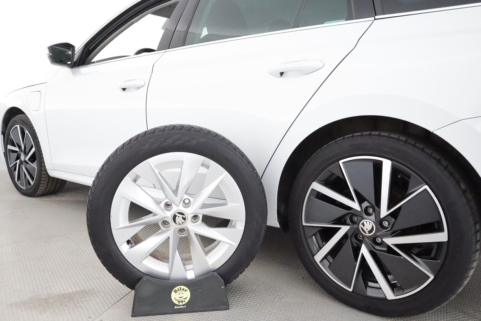 Skoda Octavia 2021 Combi 1,4 TSI PHEV Style iV DSG **HUD / Adapt.Vakkari / Matrix-LED / P.kamera / Muistipenkit / Navi / Keyless**. - 2x Latauskaapelit / Kahdet Renkaat