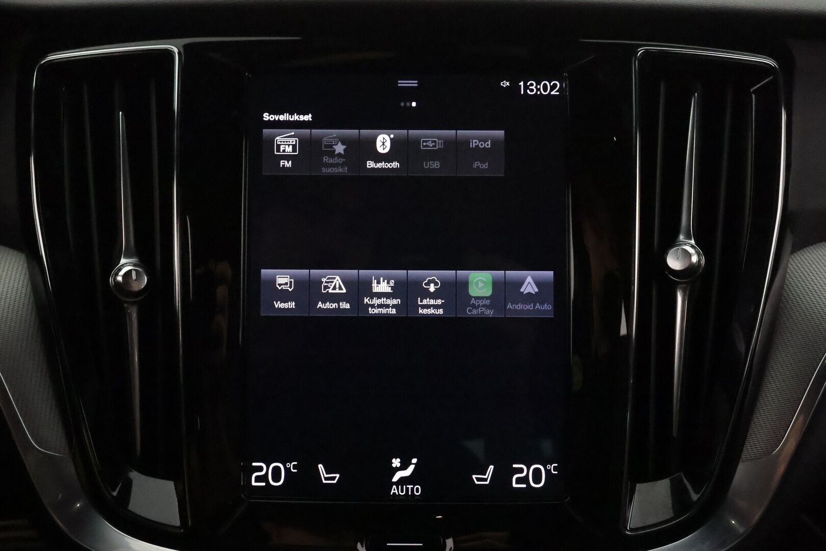 Volvo V60 2020 T8 TwE AWD R-Design aut **Adapt.vakkari / Full LED / BLIS / Koukku / Muistipenkki / Sporttipenkit** - Kahdet renkaat aluvanteilla / Merkkihuollettu / Penkinlämmittimet takana / Ratinlämmitin / Puolinahat / High Performance Audio