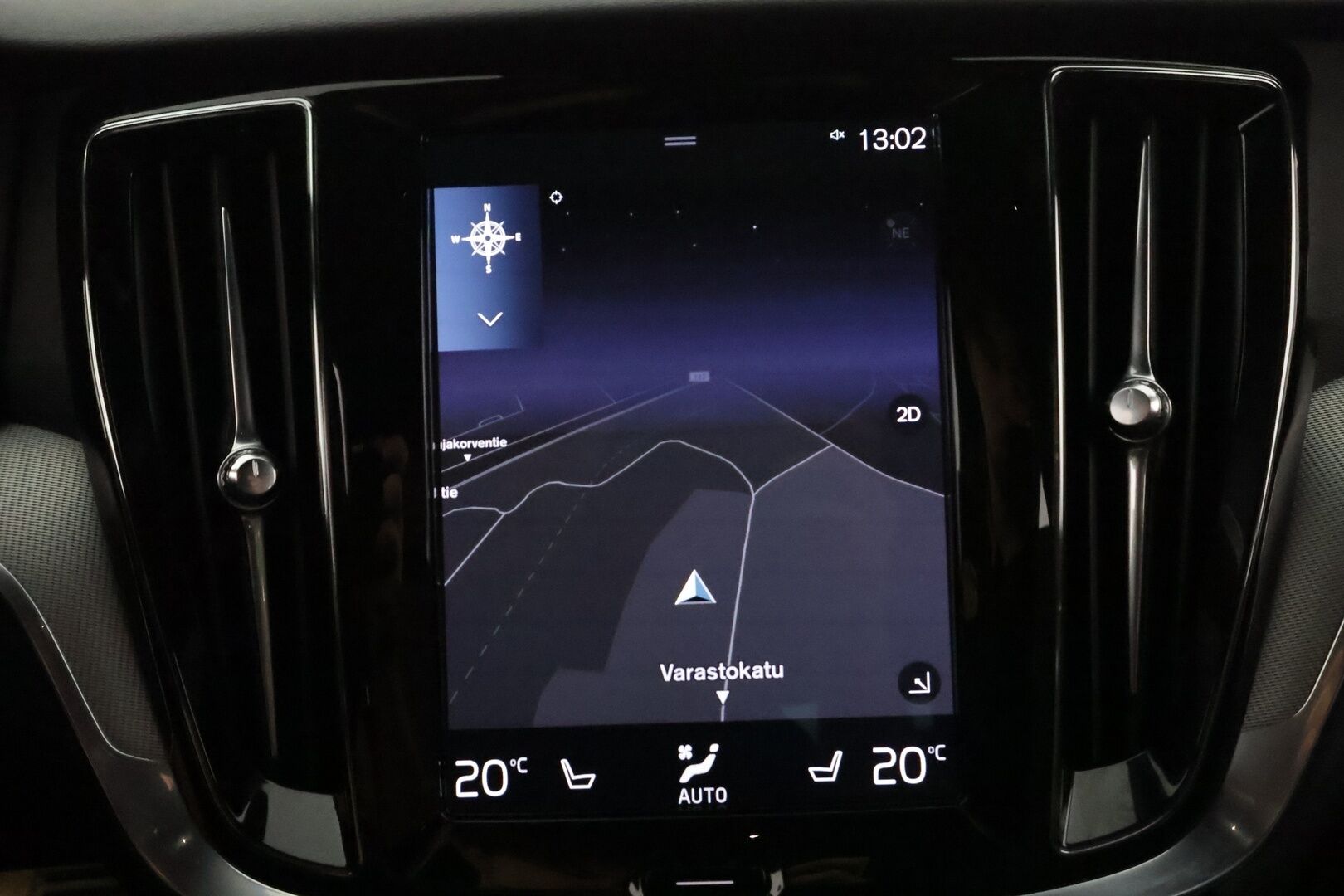 Volvo V60 2020 T8 TwE AWD R-Design aut **Adapt.vakkari / Full LED / BLIS / Koukku / Muistipenkki / Sporttipenkit** - Kahdet renkaat aluvanteilla / Merkkihuollettu / Penkinlämmittimet takana / Ratinlämmitin / Puolinahat / High Performance Audio