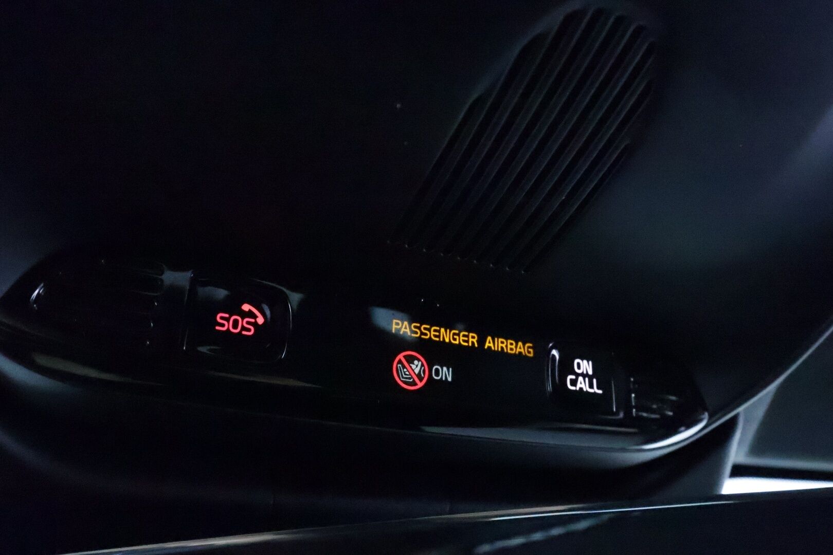 Volvo V60 2020 T8 TwE AWD R-Design aut **Adapt.vakkari / Full LED / BLIS / Koukku / Muistipenkki / Sporttipenkit** - Kahdet renkaat aluvanteilla / Merkkihuollettu / Penkinlämmittimet takana / Ratinlämmitin / Puolinahat / High Performance Audio