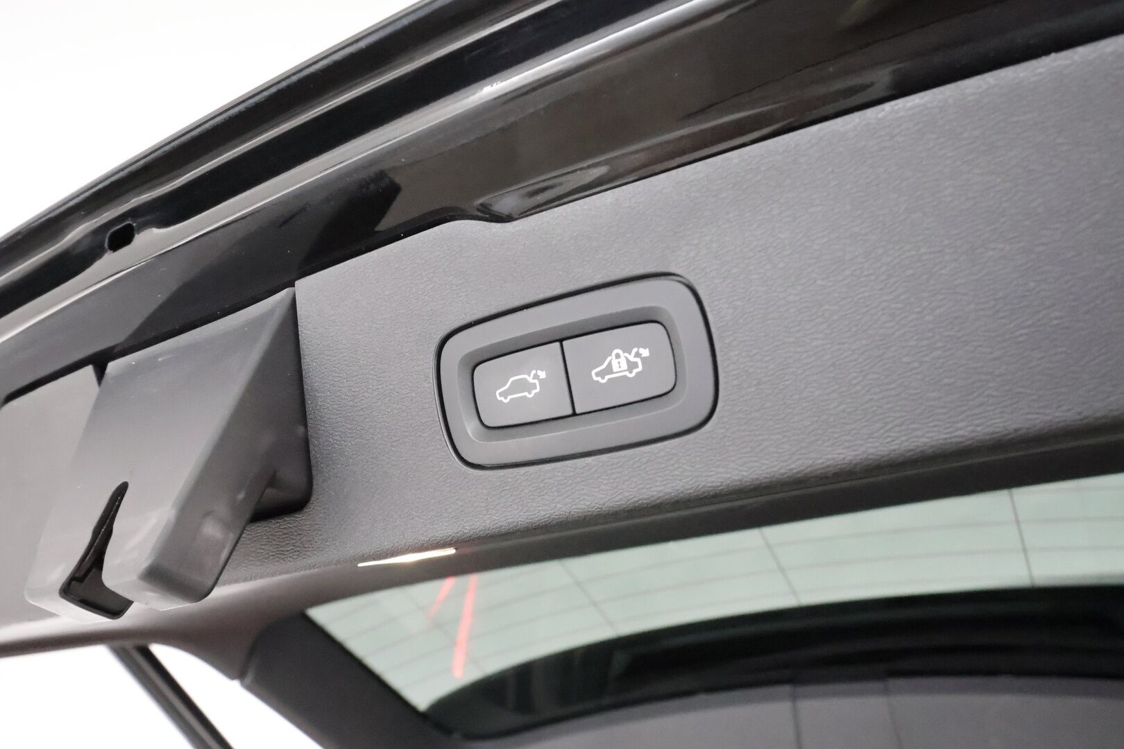 Volvo V60 2020 T8 TwE AWD R-Design aut **Adapt.vakkari / Full LED / BLIS / Koukku / Muistipenkki / Sporttipenkit** - Kahdet renkaat aluvanteilla / Merkkihuollettu / Penkinlämmittimet takana / Ratinlämmitin / Puolinahat / High Performance Audio