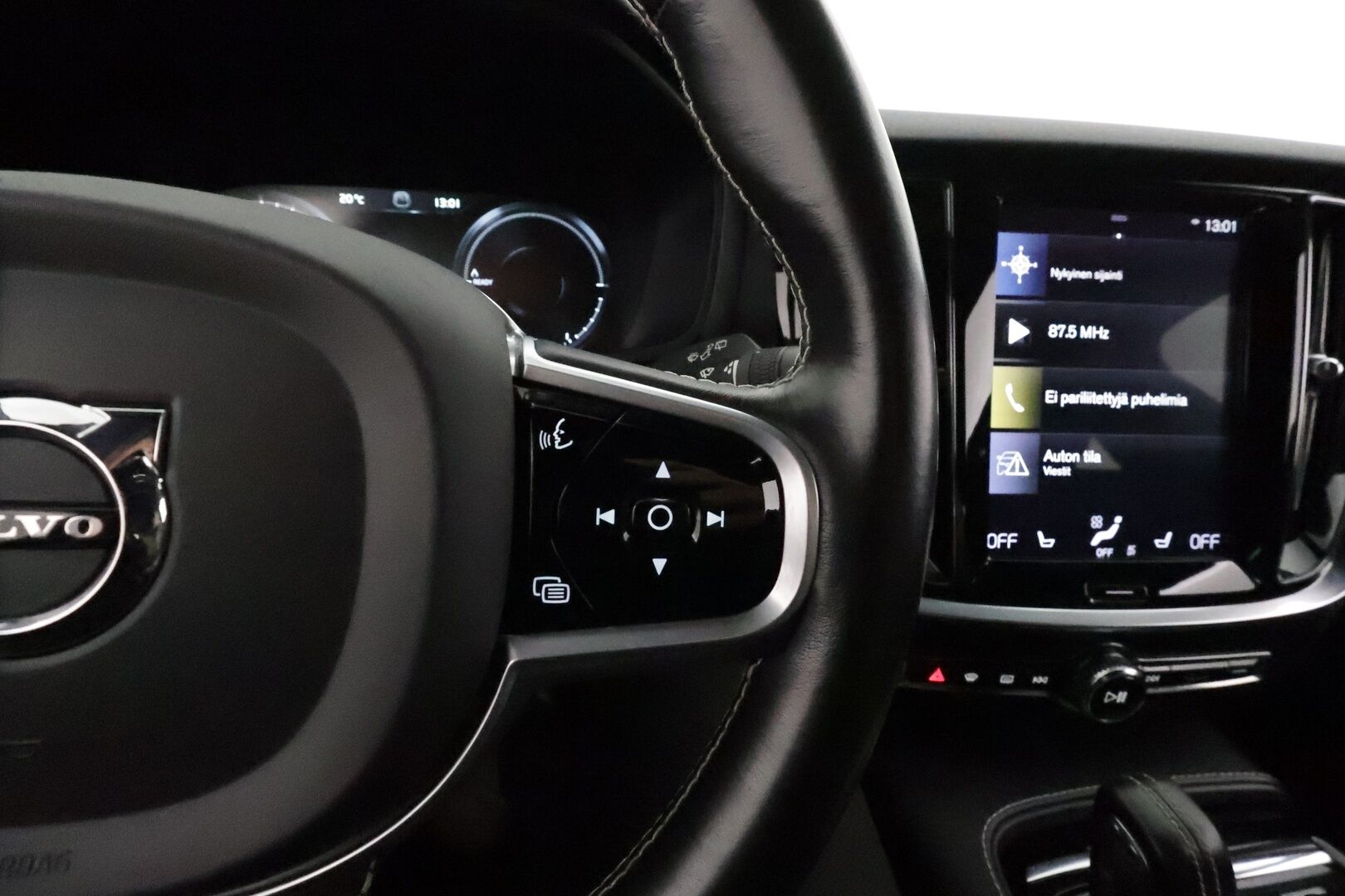 Volvo V60 2020 T8 TwE AWD R-Design aut **Adapt.vakkari / Full LED / BLIS / Koukku / Muistipenkki / Sporttipenkit** - Kahdet renkaat aluvanteilla / Merkkihuollettu / Penkinlämmittimet takana / Ratinlämmitin / Puolinahat / High Performance Audio