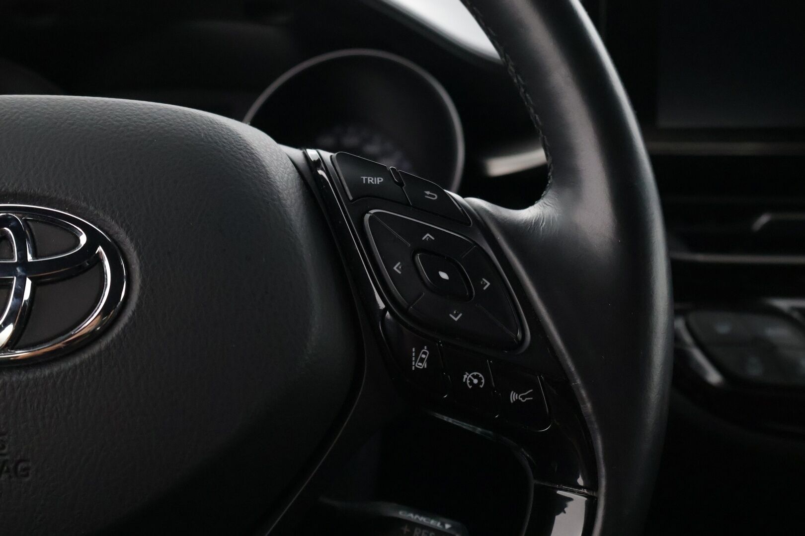 Toyota C-HR 2019 1,8 Hybrid Active ** Peruutuskamera / Adaptiivinen vakkari / Lämmitettävä ratti - * Huippu hieno / Kahdet renkaat / Tulossa * - HULLUT AVAJAISHULINAT KORKOTARJOUS 3,29 %