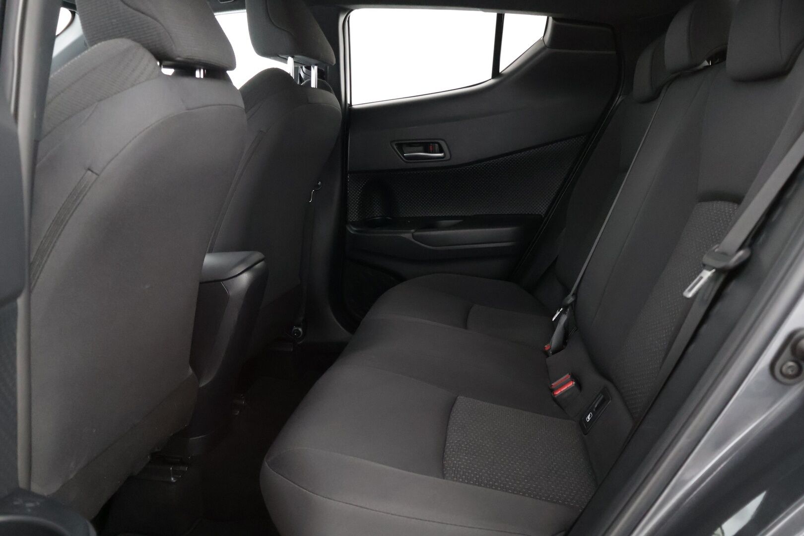 Toyota C-HR 2019 1,8 Hybrid Active ** Peruutuskamera / Adaptiivinen vakkari / Lämmitettävä ratti - * Huippu hieno / Kahdet renkaat / Tulossa * - HULLUT AVAJAISHULINAT KORKOTARJOUS 3,29 %