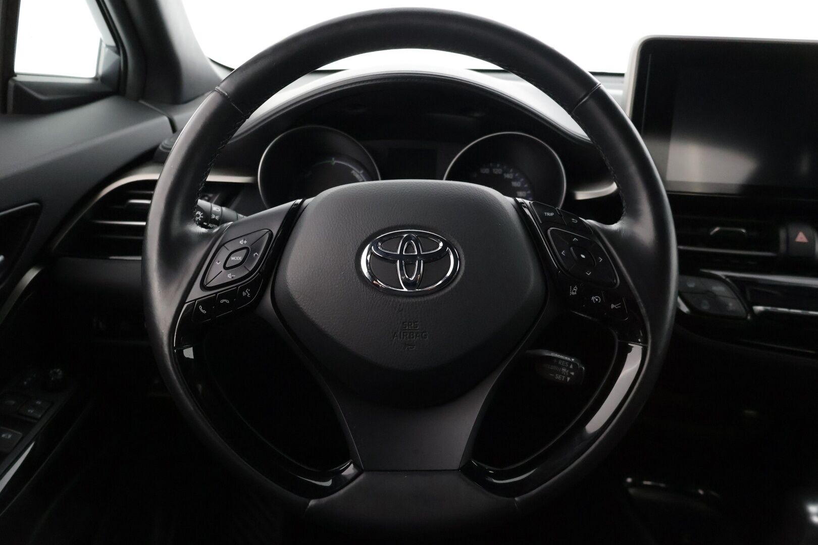 Toyota C-HR 2019 1,8 Hybrid Active ** Peruutuskamera / Adaptiivinen vakkari / Lämmitettävä ratti - * Huippu hieno / Kahdet renkaat / Tulossa * - HULLUT AVAJAISHULINAT KORKOTARJOUS 3,29 %