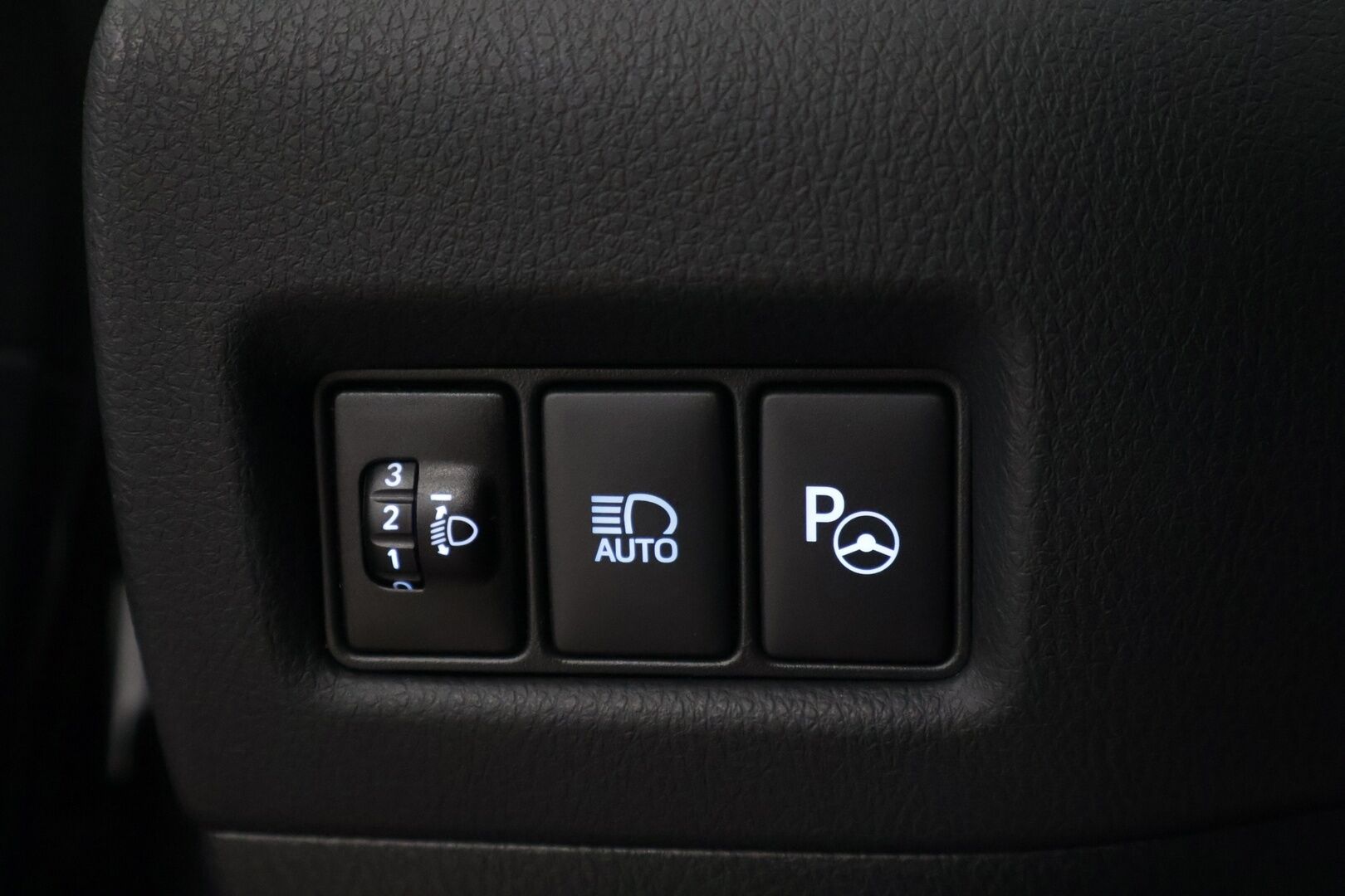 Toyota C-HR 2019 1,8 Hybrid Active ** Peruutuskamera / Adaptiivinen vakkari / Lämmitettävä ratti - * Huippu hieno / Kahdet renkaat / Tulossa * - HULLUT AVAJAISHULINAT KORKOTARJOUS 3,29 %