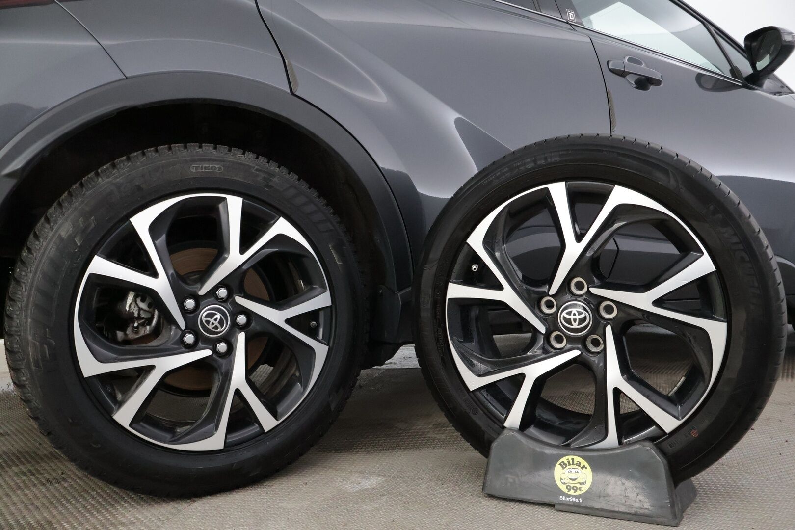 Toyota C-HR 2019 1,8 Hybrid Active ** Peruutuskamera / Adaptiivinen vakkari / Lämmitettävä ratti - * Huippu hieno / Kahdet renkaat / Tulossa * - HULLUT AVAJAISHULINAT KORKOTARJOUS 3,29 %