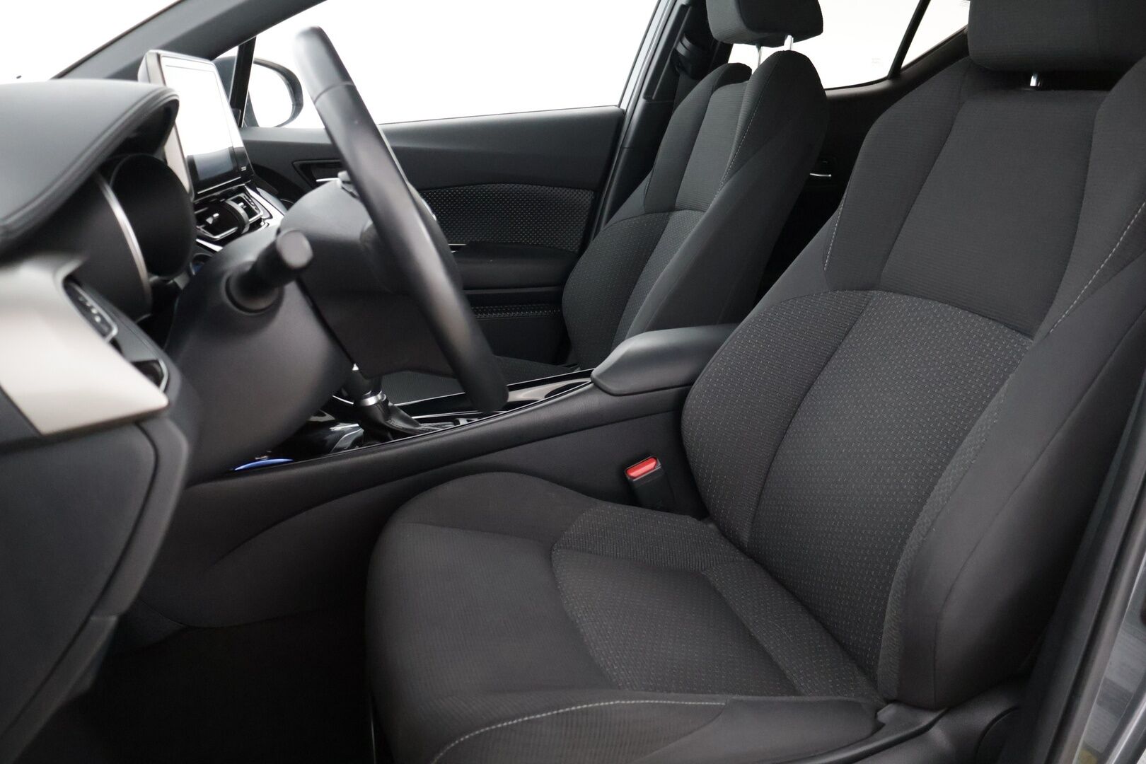 Toyota C-HR 2019 1,8 Hybrid Active ** Peruutuskamera / Adaptiivinen vakkari / Lämmitettävä ratti - * Huippu hieno / Kahdet renkaat / Tulossa * - HULLUT AVAJAISHULINAT KORKOTARJOUS 3,29 %