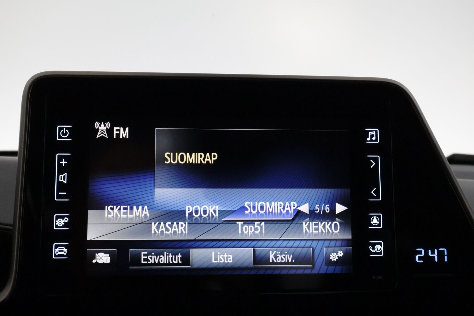 Toyota C-HR 2019 1,8 Hybrid Active ** Peruutuskamera / Adaptiivinen vakkari / Lämmitettävä ratti - * Huippu hieno / Kahdet renkaat / Tulossa * - HULLUT AVAJAISHULINAT KORKOTARJOUS 3,29 %