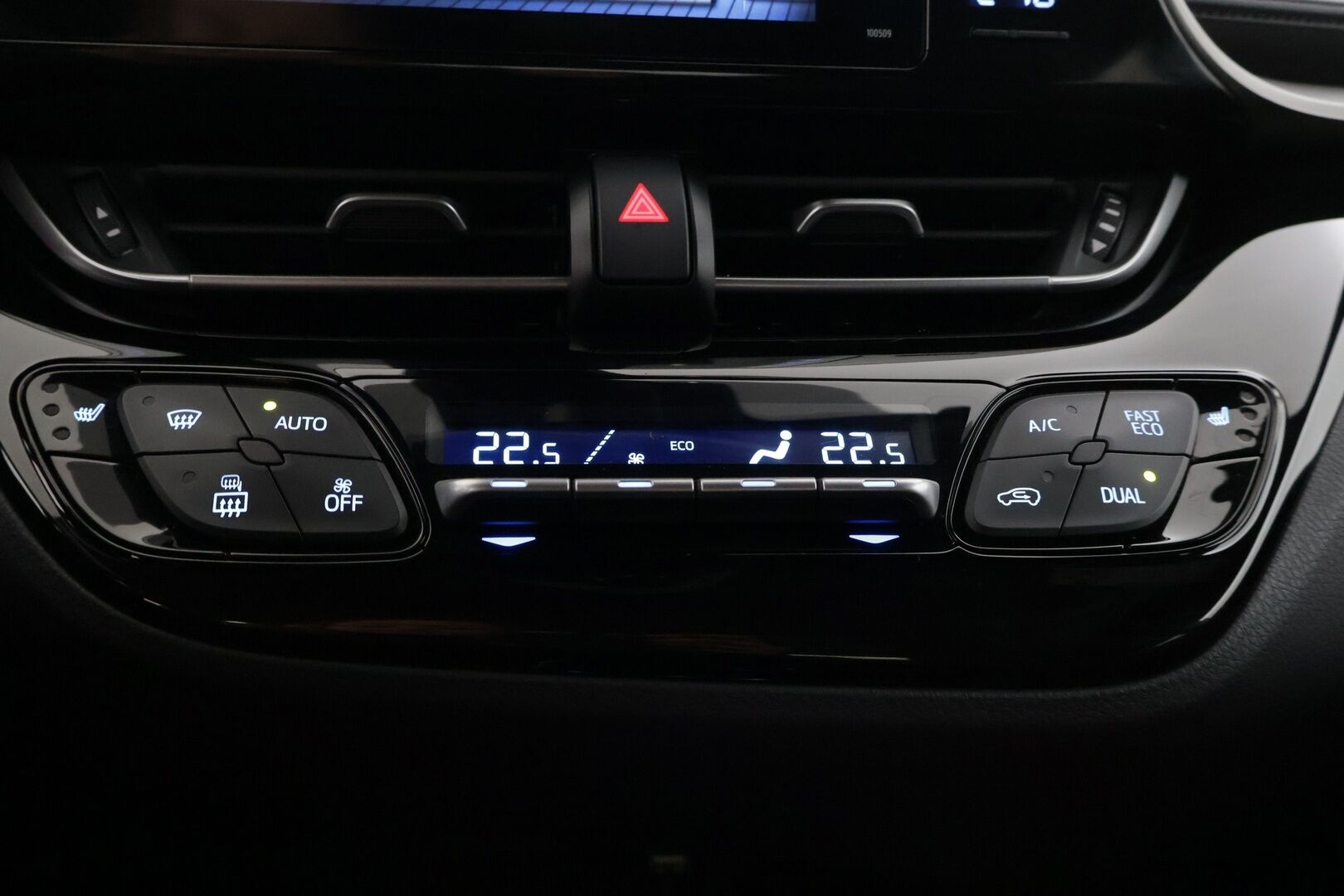 Toyota C-HR 2019 1,8 Hybrid Active ** Peruutuskamera / Adaptiivinen vakkari / Lämmitettävä ratti - * Huippu hieno / Kahdet renkaat / Tulossa * - HULLUT AVAJAISHULINAT KORKOTARJOUS 3,29 %