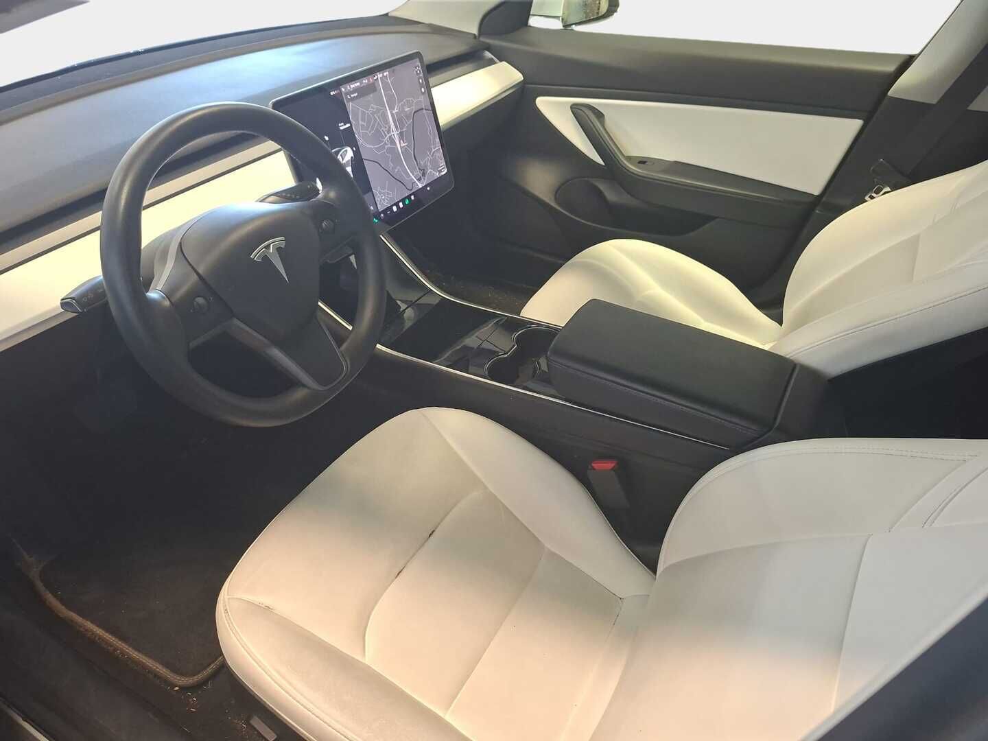 Tesla Model 3 2019 Model 3 Sedan (AA) 4ov - | Premium Audio | Vaaleet nahat | Koukku | 