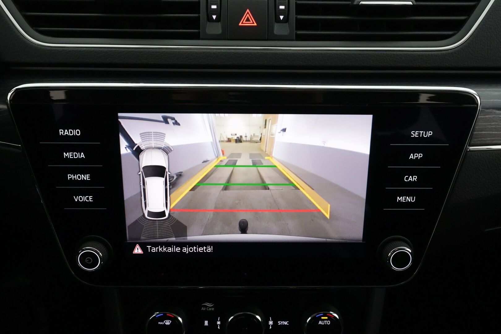 Skoda Superb 2020 Combi 2,0 TDI 190 4x4 Style BusinessLine DSG * ACC / Webasto / Canton / Nahkasisusta / Matrix-LED / Koukku / Keyless * - Kahdet renkaat aluvanteilla / Merkkihuollot