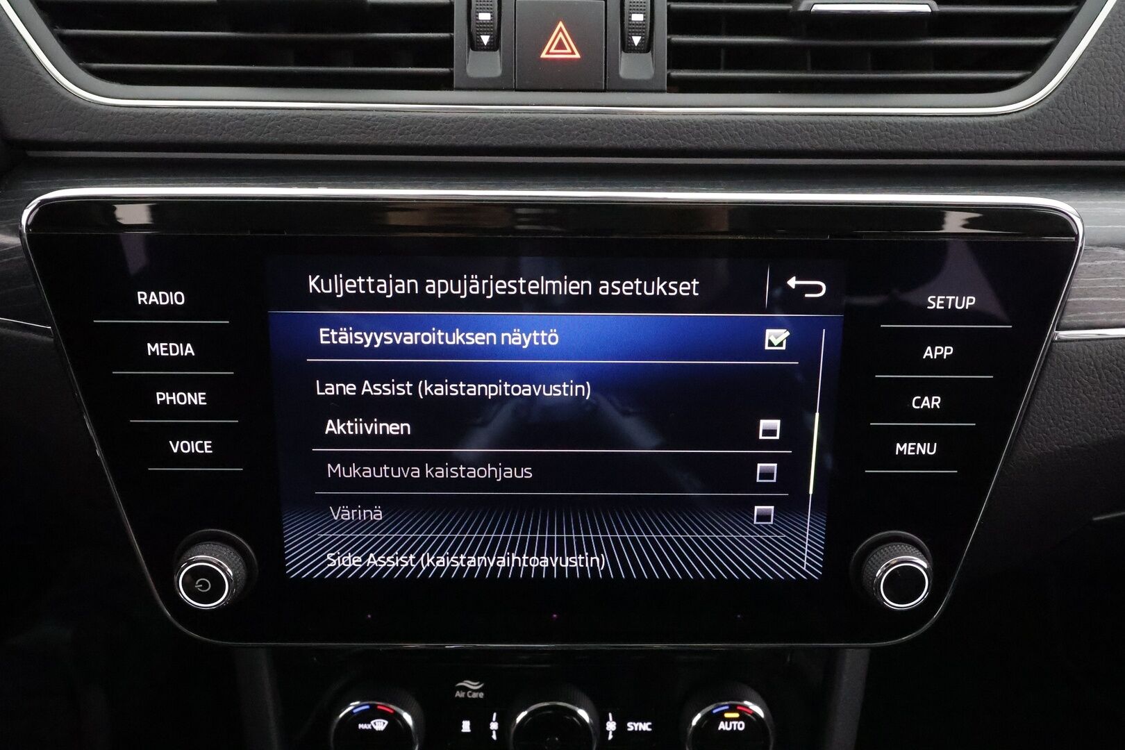 Skoda Superb 2020 Combi 2,0 TDI 190 4x4 Style BusinessLine DSG * ACC / Webasto / Canton / Nahkasisusta / Matrix-LED / Koukku / Keyless * - Kahdet renkaat aluvanteilla / Merkkihuollot