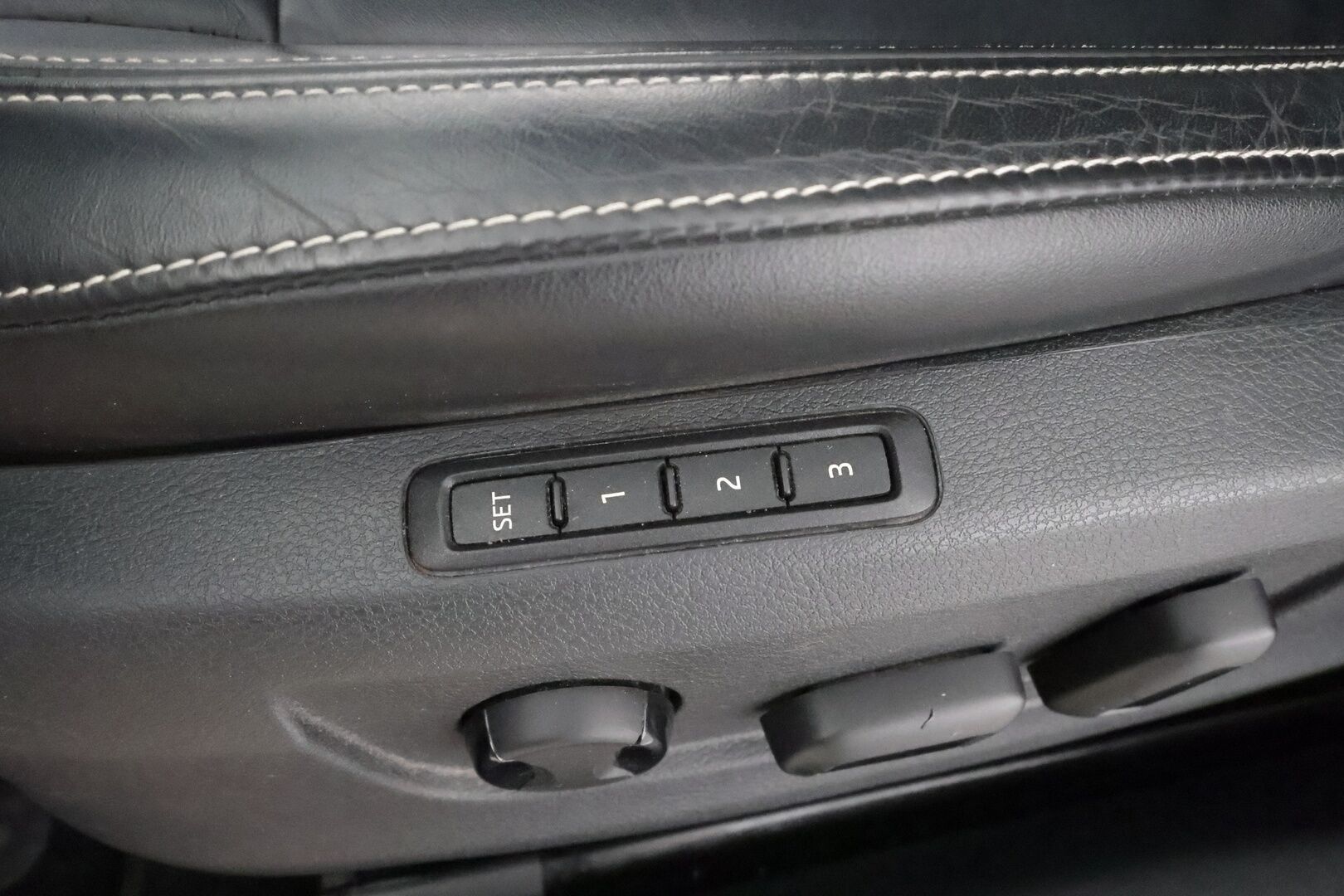 Skoda Superb 2020 Combi 2,0 TDI 190 4x4 Style BusinessLine DSG * ACC / Webasto / Canton / Nahkasisusta / Matrix-LED / Koukku / Keyless * - Kahdet renkaat aluvanteilla / Merkkihuollot
