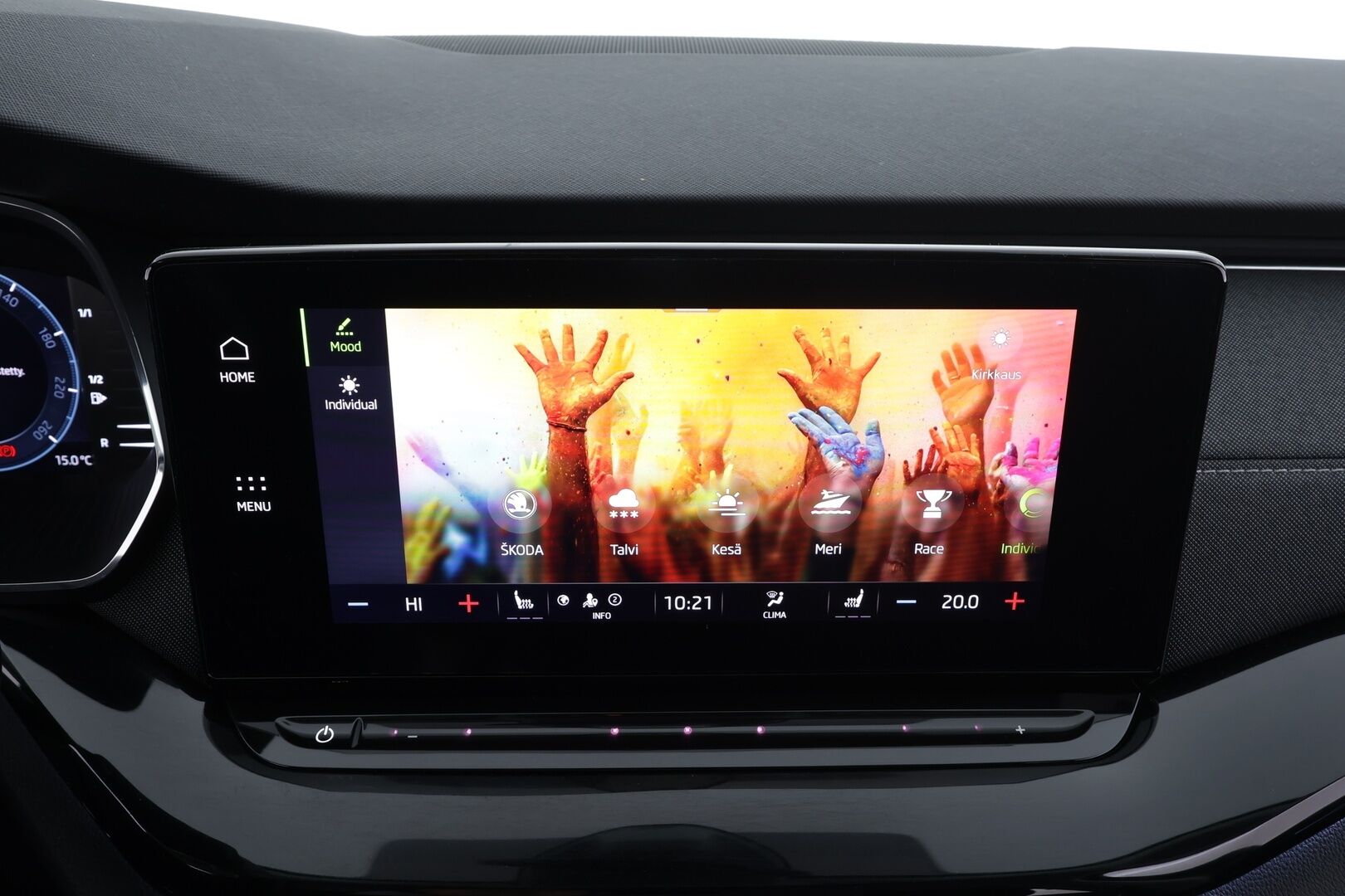 Skoda Octavia 2022 Combi 2.0 TDI 150 4x4 Style DSG . *  ACC  /  Webasto / Matrix LED  /  P.Kamera  /  Koukku  /  Hierovat penkit / Navi * - Suomi-auto / Merkkihuollettu / Kahdet renkaat / Juuri katsastettu