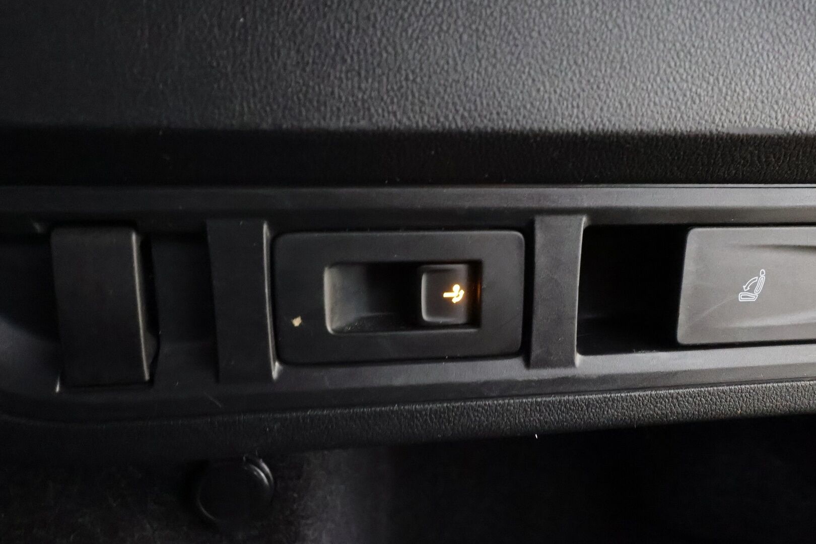 Skoda Octavia 2022 Combi 2.0 TDI 150 4x4 Style DSG . *  ACC  /  Webasto / Matrix LED  /  P.Kamera  /  Koukku  /  Hierovat penkit / Navi * - Suomi-auto / Merkkihuollettu / Kahdet renkaat / Juuri katsastettu