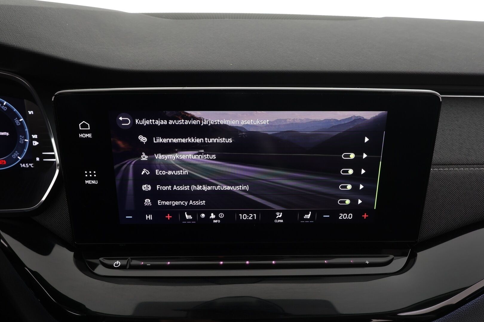 Skoda Octavia 2022 Combi 2.0 TDI 150 4x4 Style DSG . *  ACC  /  Webasto / Matrix LED  /  P.Kamera  /  Koukku  /  Hierovat penkit / Navi * - Suomi-auto / Merkkihuollettu / Kahdet renkaat