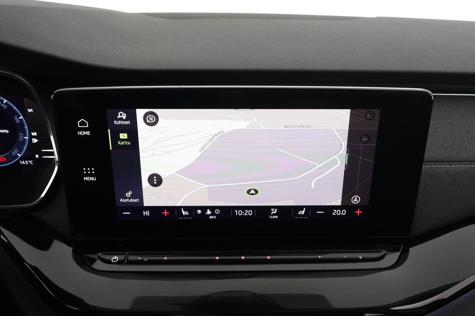 Skoda Octavia 2022 Combi 2.0 TDI 150 4x4 Style DSG . *  ACC  /  Webasto / Matrix LED  /  P.Kamera  /  Koukku  /  Hierovat penkit / Navi * - Suomi-auto / Merkkihuollettu / Kahdet renkaat / Juuri katsastettu