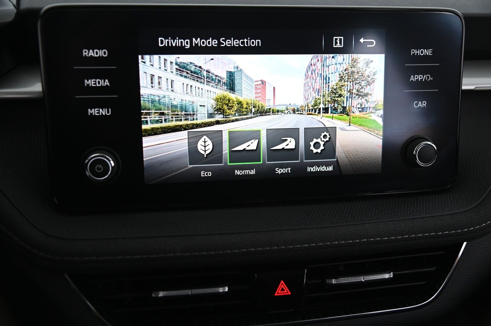 Skoda Fabia 2022 1.5 TSI Style DSG Autom. *Adapt vakkari / Vetokoukku / Erikoisväri / Ratinlämmitin / Moottorinlämmitin* - Suomi-auto / 2-Omisteinen / Merkkihuollettu - HULLUT AVAJAISHULINAT KORKOTARJOUS 3,29 %