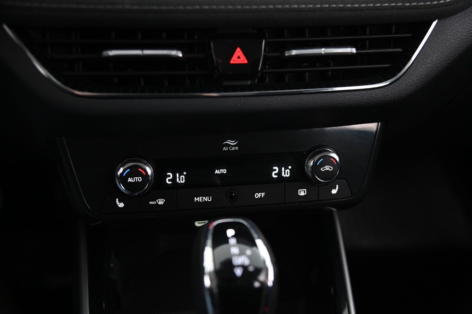 Skoda Fabia 2022 1.5 TSI Style DSG Autom. *Adapt vakkari / Vetokoukku / Erikoisväri / Ratinlämmitin / Moottorinlämmitin* - Suomi-auto / 2-Omisteinen / Merkkihuollettu - HULLUT AVAJAISHULINAT KORKOTARJOUS 3,29 %