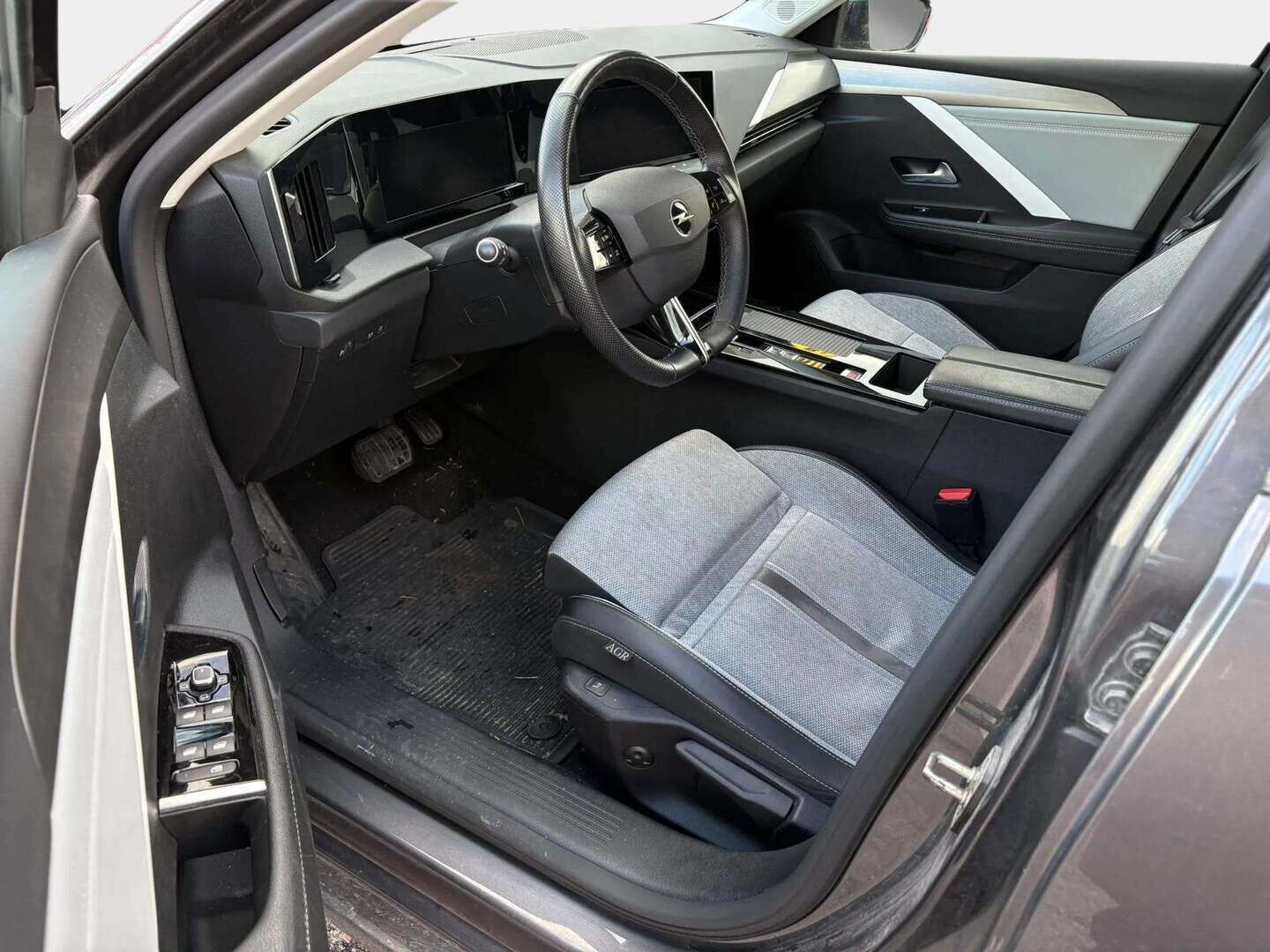Opel Astra 2022 5-ov Innovation Plus 180 A PHEV - | ACC | Huoltokirja | Digimittaristo | 2 x renkaat ja vanteet | Peruutuskamera | LED | Keyless | - KORKO VAIN 3,99 %
