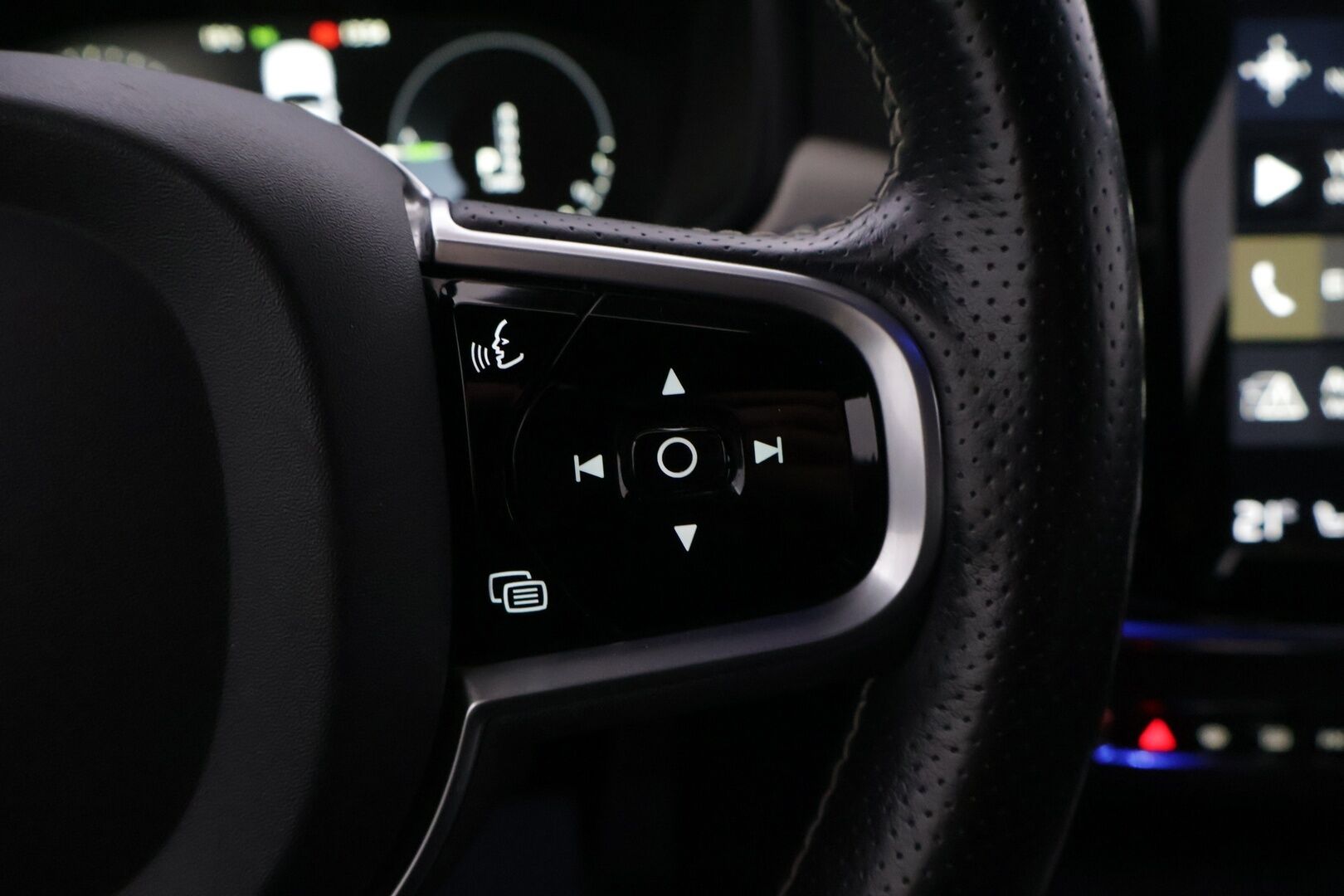 Volvo V90 2018 T8 AWD R-Design aut - | ACC | LED | Pilot Assist | Kaistavahti | VOC | Lohko | P.Kamera | Lämm.Ratti | S.Luukku | Sähkös. Istuimet |