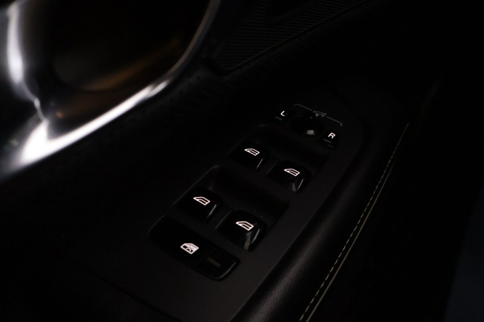 Volvo V90 2018 T8 AWD R-Design aut - | ACC | LED | Pilot Assist | Kaistavahti | VOC | Lohko | P.Kamera | Lämm.Ratti | S.Luukku | Sähkös. Istuimet |