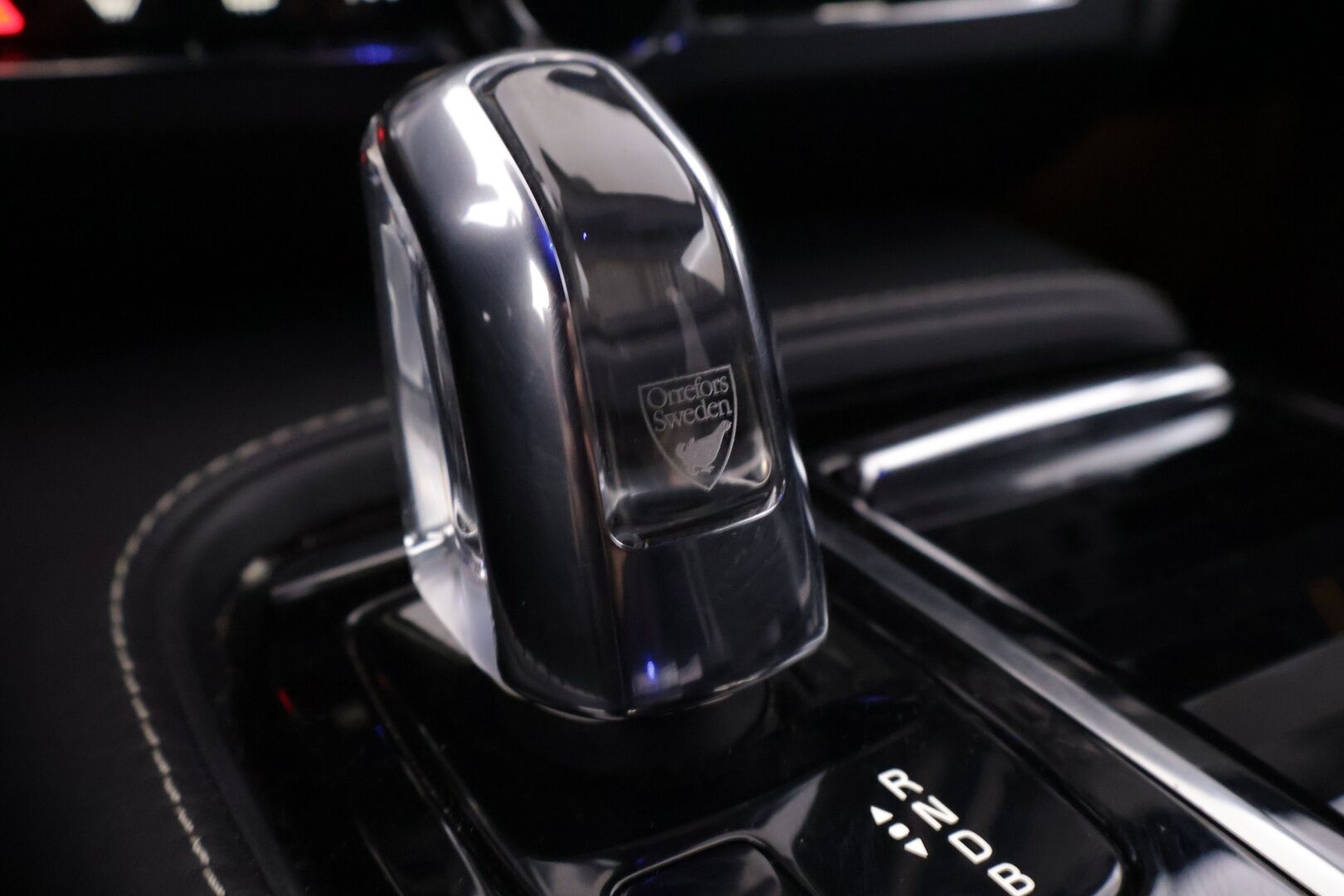 Volvo V90 2018 T8 AWD R-Design aut - | ACC | LED | Pilot Assist | Kaistavahti | VOC | Lohko | P.Kamera | Lämm.Ratti | S.Luukku | Sähkös. Istuimet | - KORKO VAIN 3,99 %
