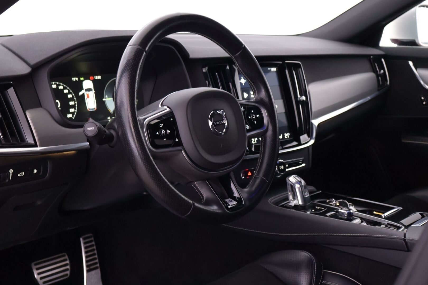 Volvo V90 2018 T8 AWD R-Design aut - | ACC | LED | Pilot Assist | Kaistavahti | VOC | Lohko | P.Kamera | Lämm.Ratti | S.Luukku | Sähkös. Istuimet |