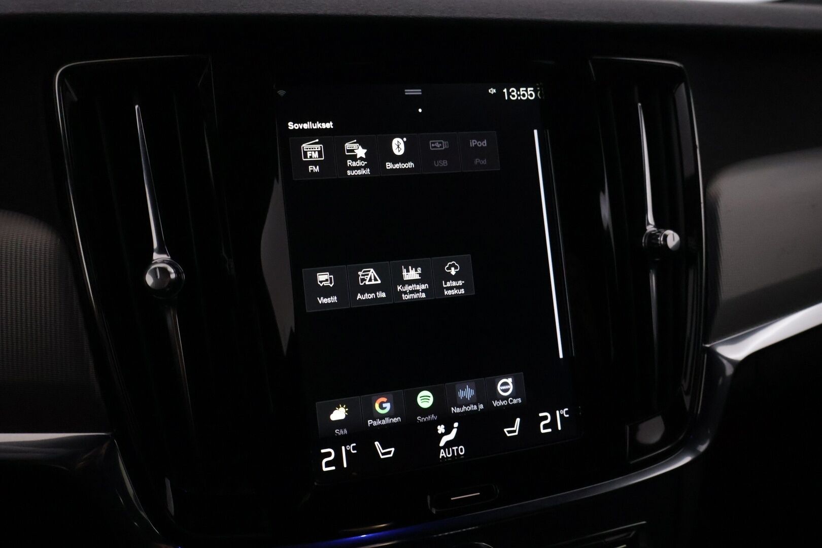 Volvo V90 2018 T8 AWD R-Design aut - | ACC | LED | Pilot Assist | Kaistavahti | VOC | Lohko | P.Kamera | Lämm.Ratti | S.Luukku | Sähkös. Istuimet | - KORKO VAIN 3,99 %