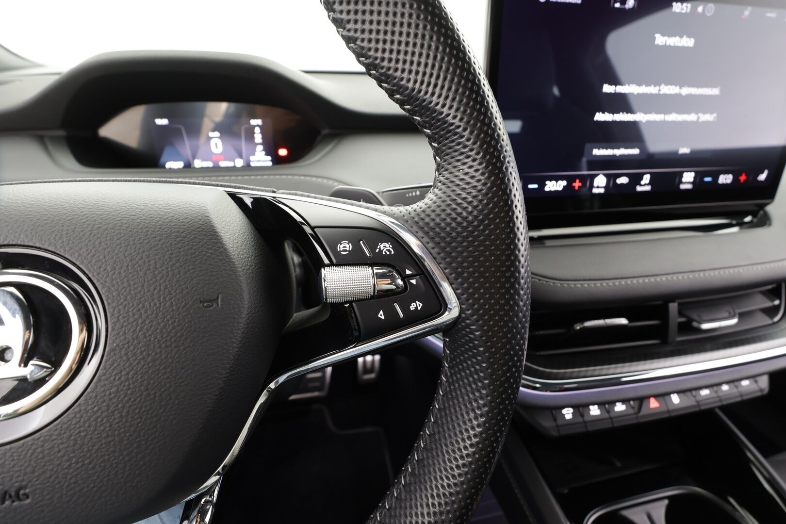 Skoda Enyaq 2023 80x 4x4 SportLine iV * ACC / ILP / Koukku / Skoda Crystal Matrix-LED / Muistipenkki / P.Kamera / Keyless / Apple&Android * - 1.Om Suomi-auto / Kahdet Renkaat / Koti & Kauppaaturi - HULLUT AVAJAISHULINAT KORKOTARJOUS 3,29 %