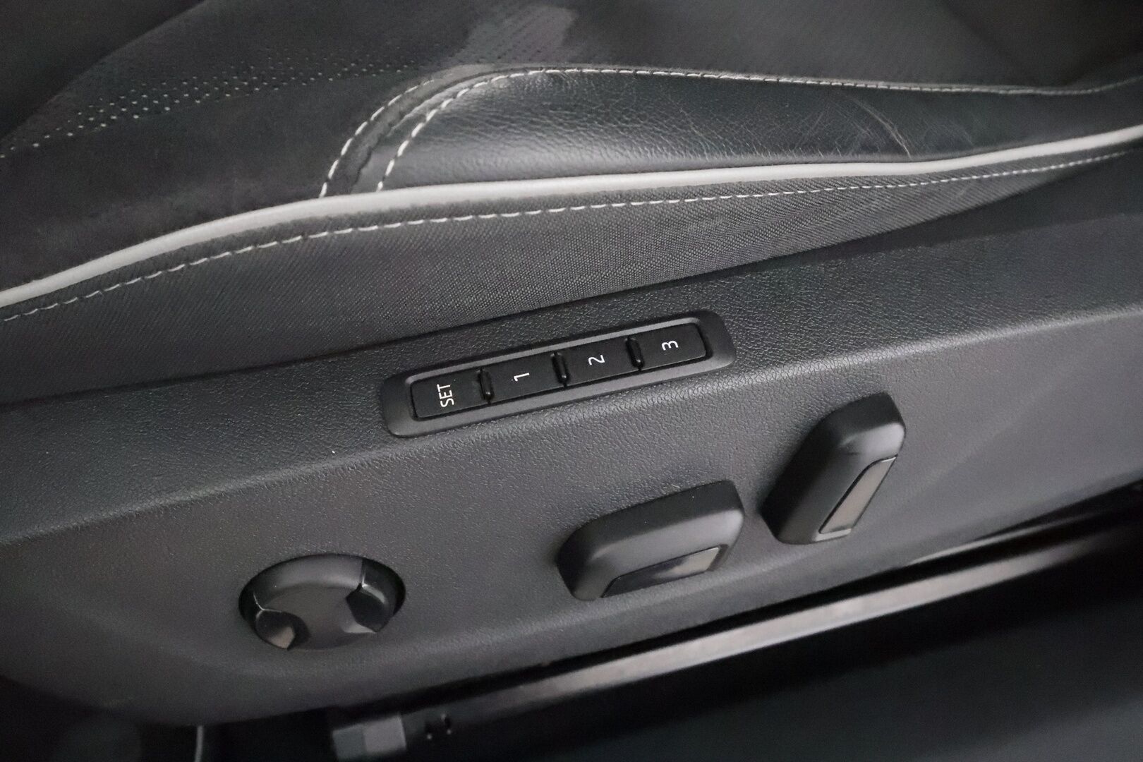 Skoda Enyaq 2023 80x 4x4 SportLine iV * ACC / ILP / Koukku / Skoda Crystal Matrix-LED / Muistipenkki / P.Kamera / Keyless / Apple&Android * - 1.Om Suomi-auto / Kahdet Renkaat / Koti & Kauppaaturi - HULLUT AVAJAISHULINAT KORKOTARJOUS 3,29 %