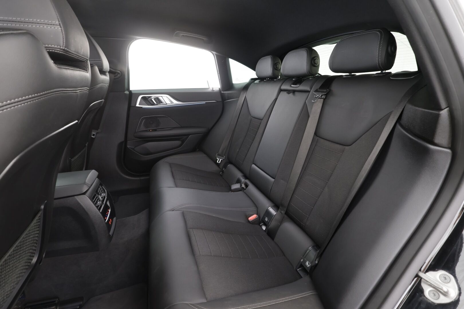BMW i4 2023 eDrive35 - | ACC | Akkukäyttöine | Koukku | Hifit | P.kamera | Sporttipenkit | Widescreen | Puolinahat | 1.Om Suomi-auto | Kahdet Renkaat | Merkkihuollettu |