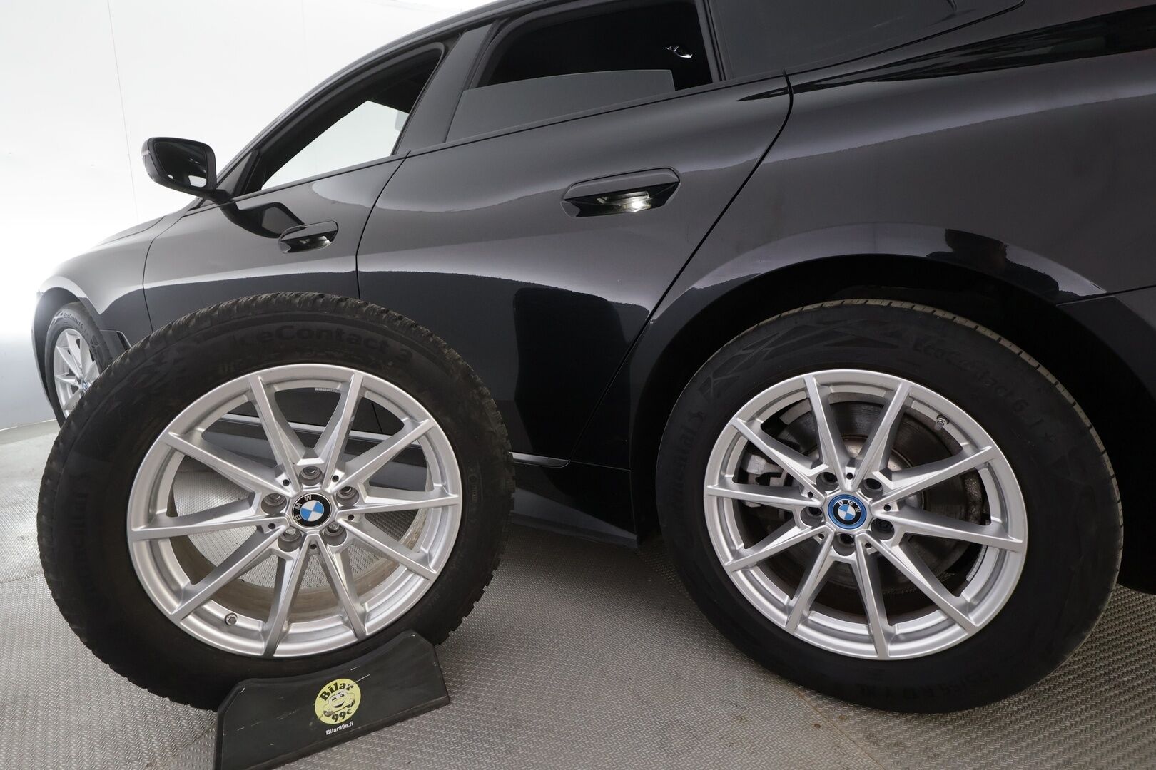 BMW i4 2023 eDrive35 - | ACC | Akkukäyttöine | Koukku | Hifit | P.kamera | Sporttipenkit | Widescreen | Puolinahat | 1.Om Suomi-auto | Kahdet Renkaat | Merkkihuollettu |