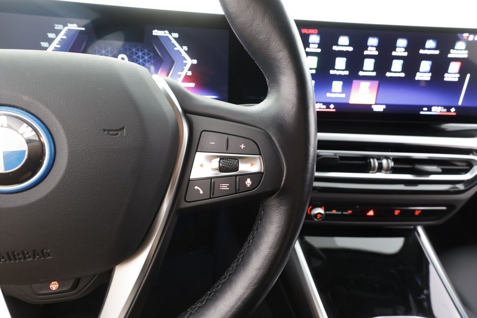 BMW i4 2023 eDrive35 - | ACC | Akkukäyttöine | Koukku | Hifit | P.kamera | Sporttipenkit | Widescreen | Puolinahat | 1.Om Suomi-auto | Kahdet Renkaat | Merkkihuollettu |