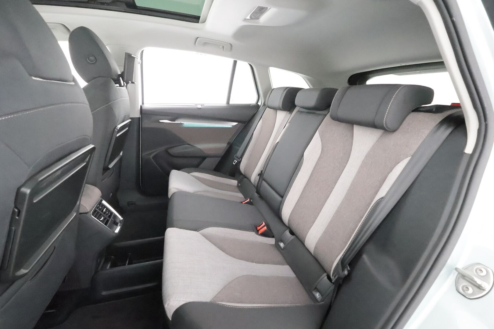 Skoda Enyaq 2023 80x 4x4 iV * ACC / ILP / Matrix-LED / Panorama / Muistipenkit / P.kamera / Keyless / Apple&Android * - 1.Om Suomi-Auto / Kahdet Renkaat