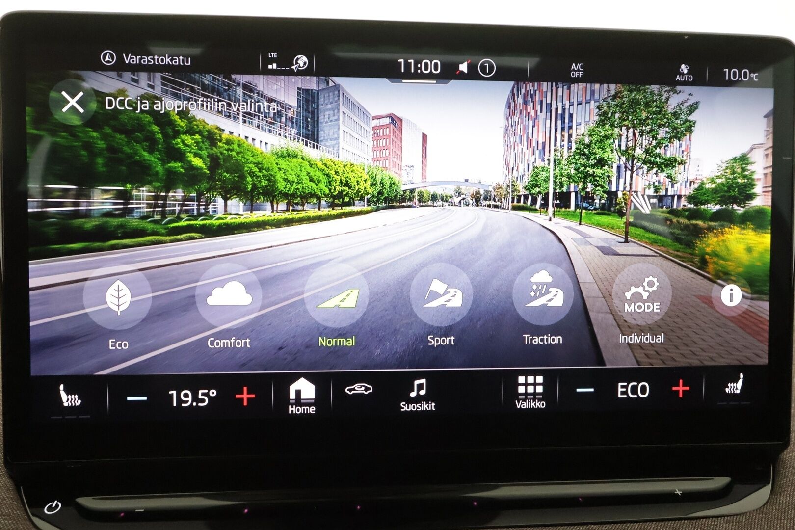 Skoda Enyaq 2023 80x 4x4 iV * ACC / ILP / Matrix-LED / Panorama / Muistipenkit / P.kamera / Keyless / Apple&Android * - 1.Om Suomi-Auto / Kahdet Renkaat