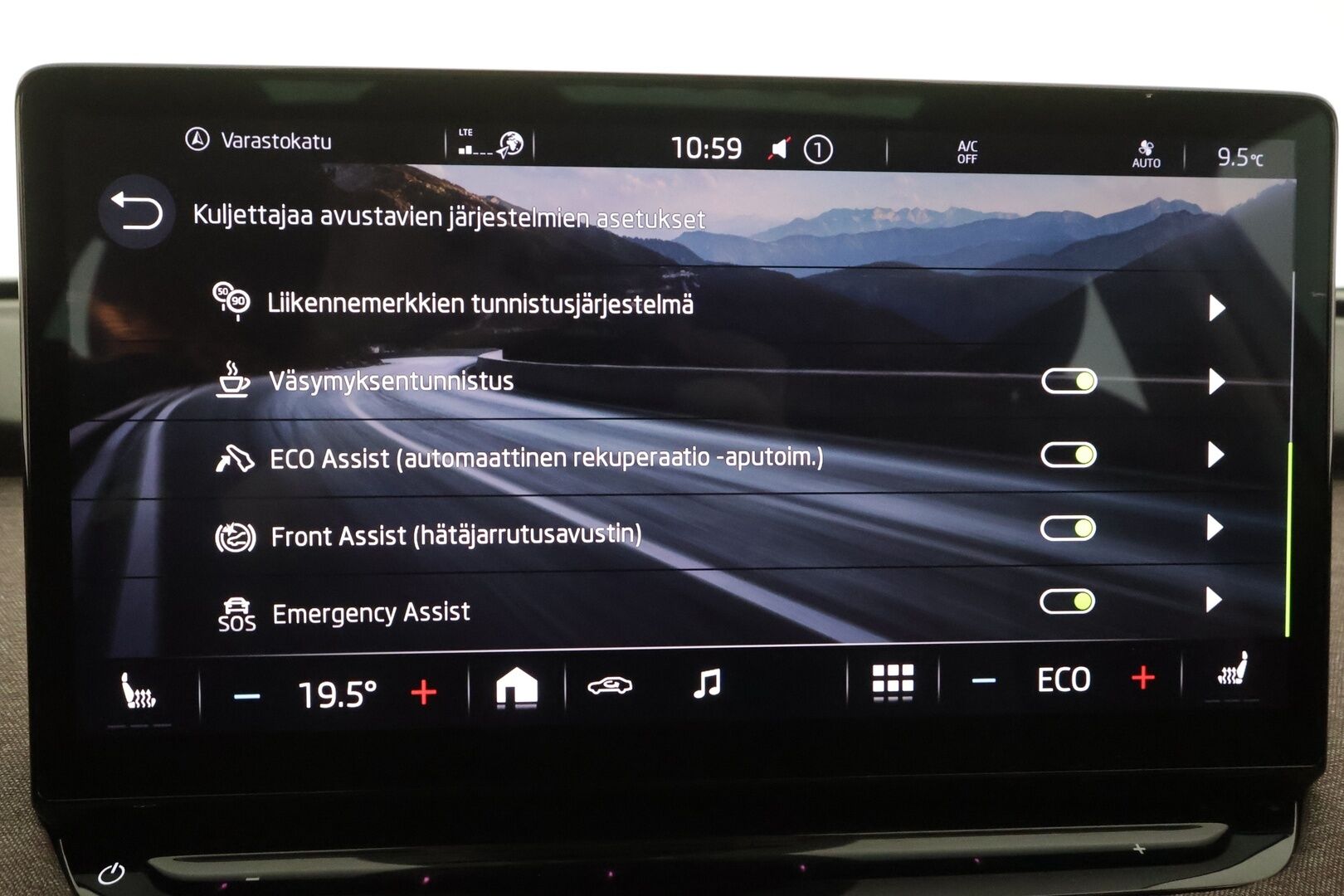 Skoda Enyaq 2023 80x 4x4 iV * ACC / ILP / Matrix-LED / Panorama / Muistipenkit / P.kamera / Keyless / Apple&Android * - 1.Om Suomi-Auto / Kahdet Renkaat