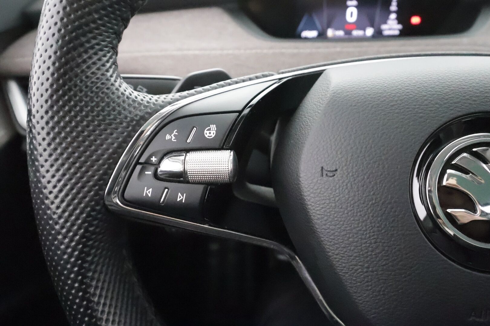 Skoda Enyaq 2023 80x 4x4 iV * ACC / ILP / Matrix-LED / Panorama / Muistipenkit / P.kamera / Keyless / Apple&Android * - 1.Om Suomi-Auto / Kahdet Renkaat