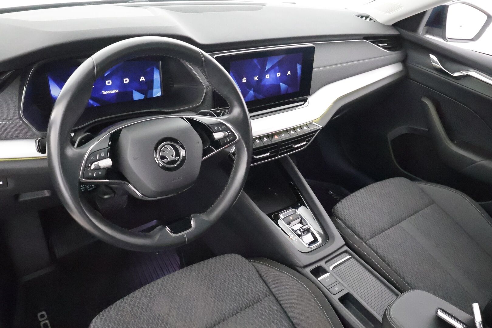 Skoda Octavia 2023 Combi 1.5 TSI Style eTEC DSG * Koukku / ACC / Webasto / Matrix-LED /  P.Kamera / Smartlink / Keyless * - 1-om Suomi-auto / Kahdet renkaat aluvanteilla / Merkkihuollot