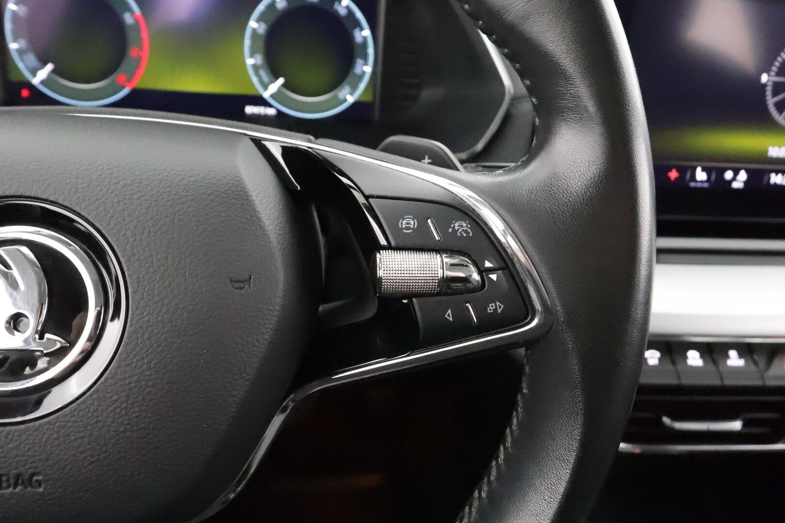 Skoda Octavia 2023 Combi 1.5 TSI Style eTEC DSG * Koukku / ACC / Webasto / Matrix-LED /  P.Kamera / Smartlink / Keyless * - 1-om Suomi-auto / Kahdet renkaat aluvanteilla / Merkkihuollot