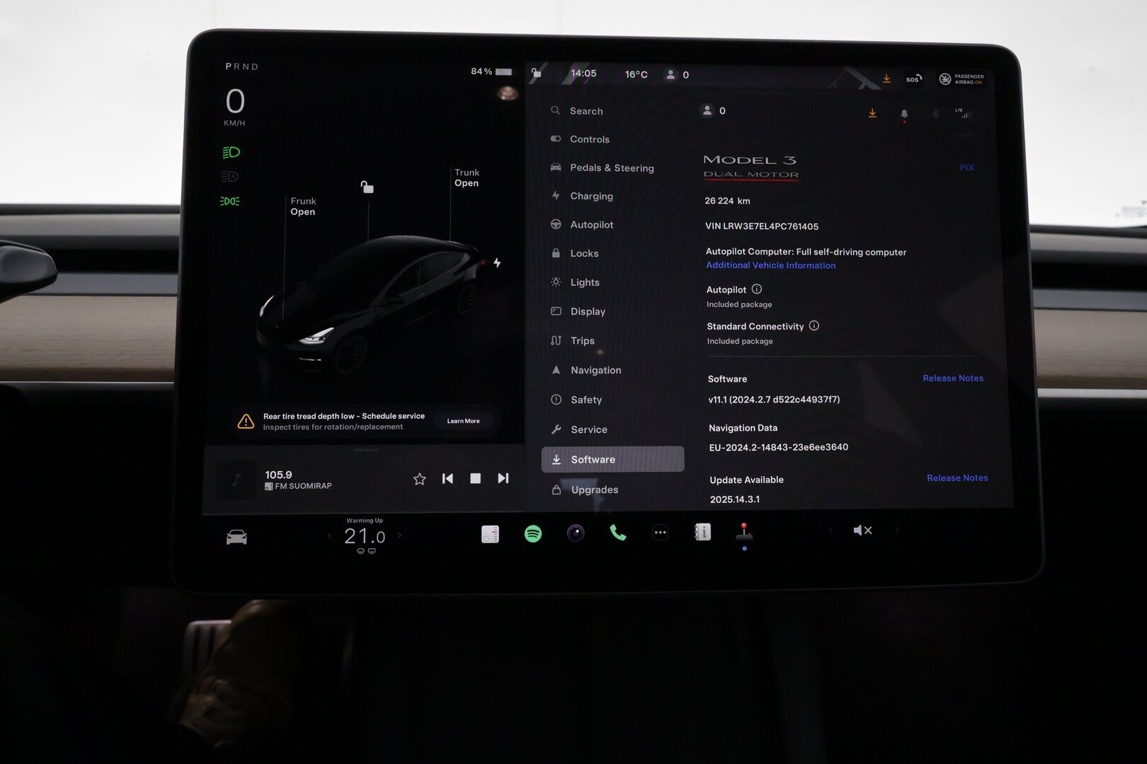 Tesla Model 3 2023 Performance - 3,99 % KORKOTARJOUS TÄHÄN AUTOON - 1Om Suomiauto / Autopilot / ILP / Premium Audio / Kattokaiteet / 2x Renkaat aluvantein / Aviloo akkutesti 96/100!