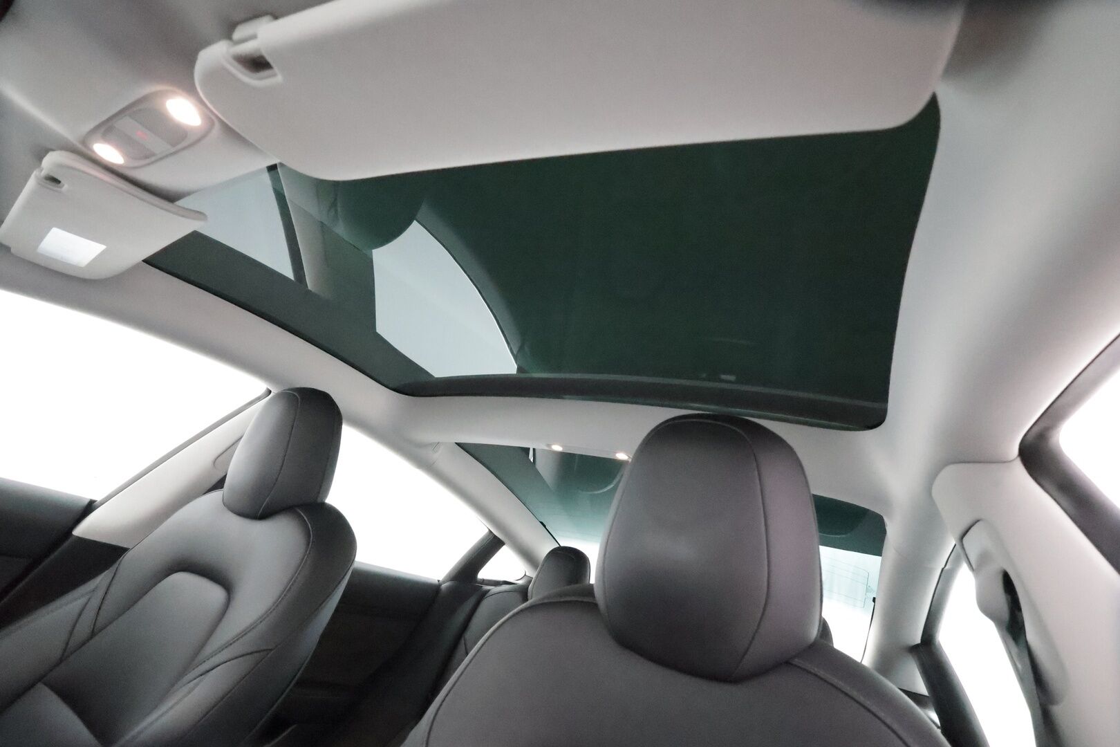 Tesla Model 3 2023 Performance - 3,99 % KORKOTARJOUS TÄHÄN AUTOON - 1Om Suomiauto / Autopilot / ILP / Premium Audio / Kattokaiteet / 2x Renkaat aluvantein / Aviloo akkutesti 96/100!