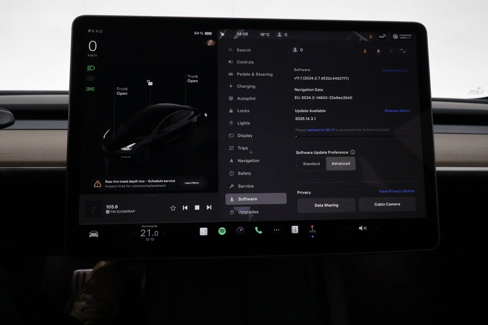 Tesla Model 3 2023 Performance - 3,99 % KORKOTARJOUS TÄHÄN AUTOON - 1Om Suomiauto / Autopilot / ILP / Premium Audio / Kattokaiteet / 2x Renkaat aluvantein / Aviloo akkutesti 96/100!