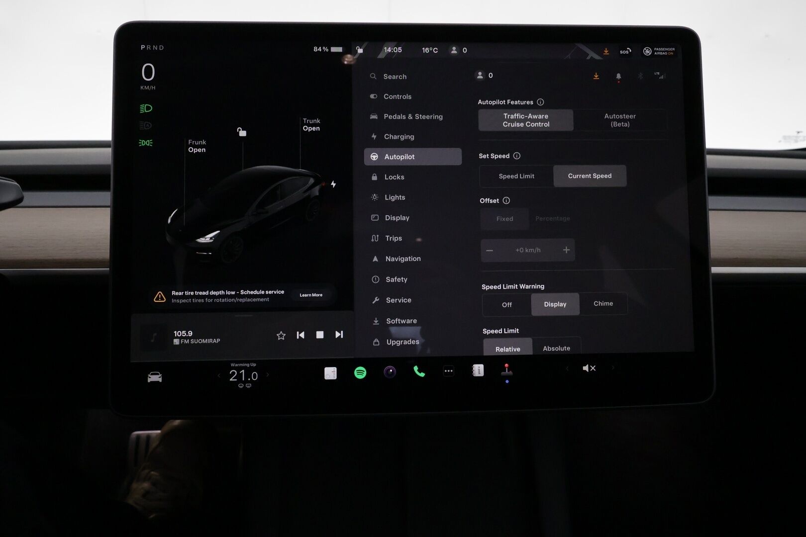Tesla Model 3 2023 Performance - 3,99 % KORKOTARJOUS TÄHÄN AUTOON - 1Om Suomiauto / Autopilot / ILP / Premium Audio / Kattokaiteet / 2x Renkaat aluvantein / Aviloo akkutesti 96/100!
